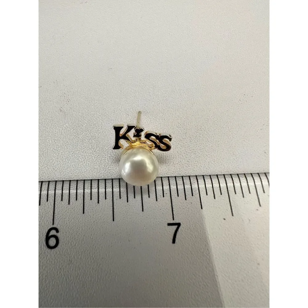 KISS ME 925 Sterling Silver stud earrings